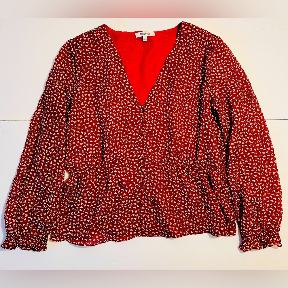 MADEWELL Overture Top in Ditsy Flowers Made of a sheer crinkled fabric